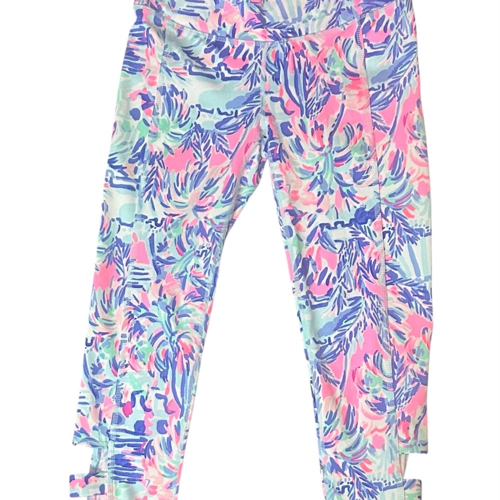 LILLY PULITZER Luxletic Weekender Cropped Leggings
Cabana Cocktail Small